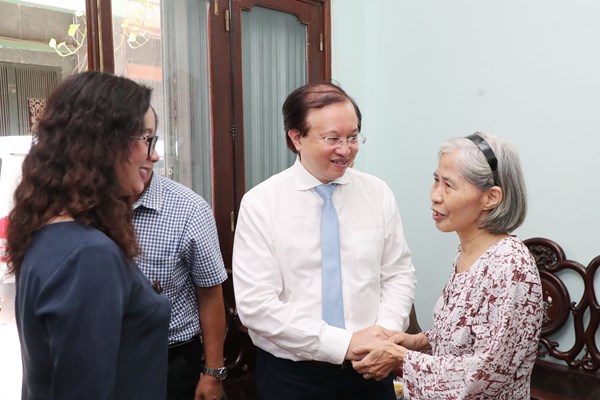 Bộ VHTTDL thăm thân nhân các gia đình liệt sĩ - Anh 4