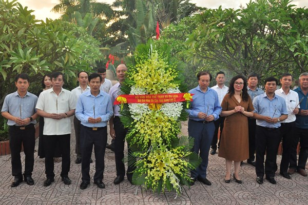 Bộ trưởng Nguyễn Ngọc Thiện viếng nghĩa trang liệt sĩ Đức Ninh, Quảng Bình - Anh 1
