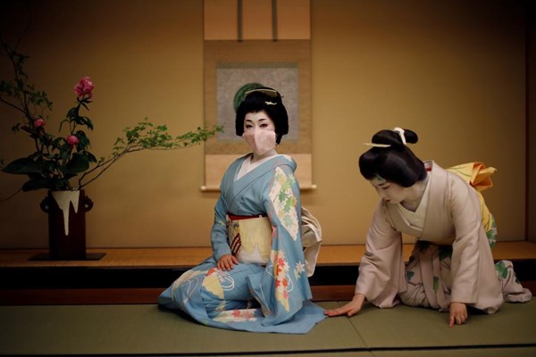 Geisha vật lộn trong dịch Covid-19 - Anh 1