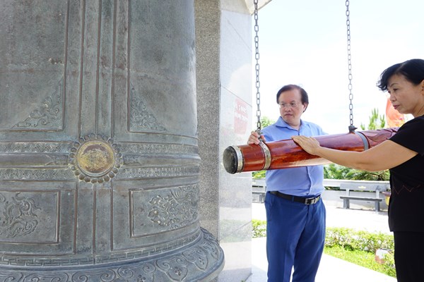 Đoàn công tác của Bộ VHTTDL dâng hương tri ân tại tỉnh Quảng Trị - Anh 8