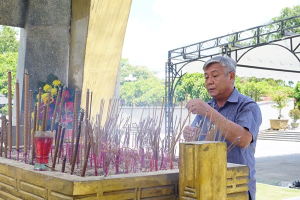 Đoàn công tác của Bộ VHTTDL dâng hương tri ân tại tỉnh Quảng Trị - Anh 11