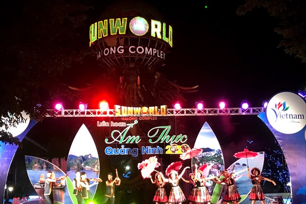 Liên hoan ẩm thực Quảng Ninh 2020 thu hút hàng chục nghìn người tham gia - Anh 5