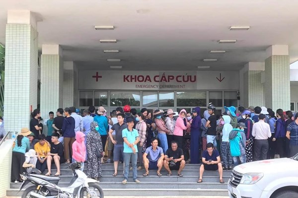 Cử bác sĩ Bệnh viện Việt Đức vào cứu chữa các nạn nhân trong vụ tai nạn giao thông tại Quảng Bình - Anh 1
