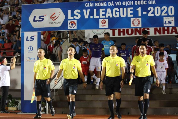 Sai lầm của trọng tài tại V.League: Phạt đến bao giờ? - Anh 1