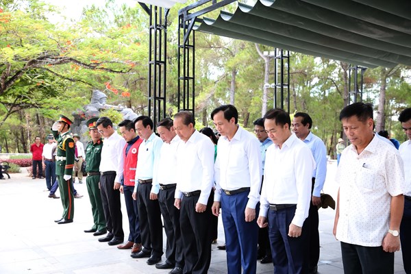 Đảng, Nhà nước và nhân dân không bao giờ quên công lao to lớn của các Anh hùng liệt sĩ - Anh 1