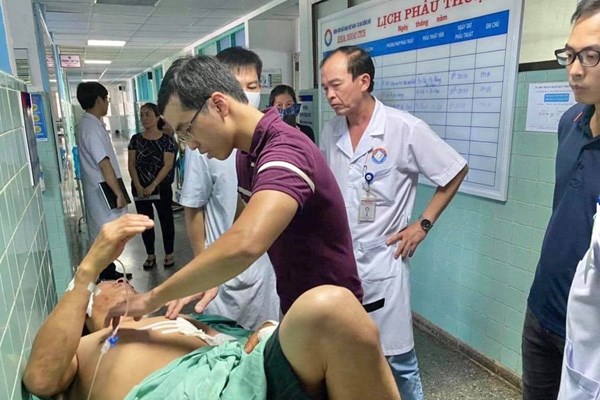 Nhiều người bệnh nguy kịch trong tai nạn giao thông nghiêm trọng tại Quảng Bình - Anh 1