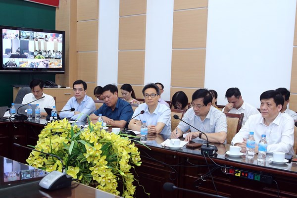 Phó Thủ tướng Vũ Đức Đam: Phải hết sức tập trung, chỉ lơ là một chút là diễn biến xấu rất nhanh - Anh 1