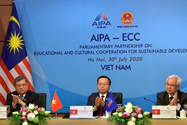 Các mục tiêu phát triển bền vững: Biến lời nói thành hành động - Anh 3
