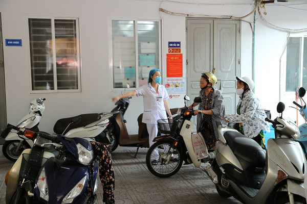 Hà Nội lấy mẫu xét nghiệm những công dân trở về từ Đà Nẵng - Anh 1