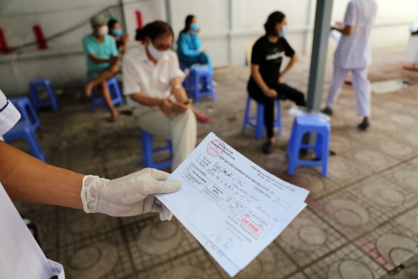 Hà Nội lấy mẫu xét nghiệm những công dân trở về từ Đà Nẵng - Anh 12