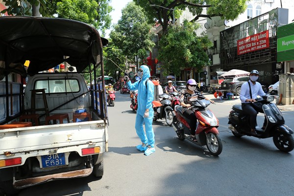 Hà Nội lấy mẫu xét nghiệm những công dân trở về từ Đà Nẵng - Anh 3
