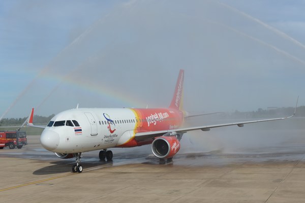 Vietjet Thái Lan khai trương đường bay Bangkok – Khon Kaen với màn biểu diễn của ca sỹ nổi tiếng Thái Lan Ying-Lee trên tàu bay - Anh 3
