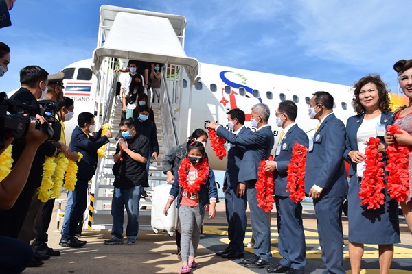 Vietjet Thái Lan khai trương đường bay Bangkok – Khon Kaen với màn biểu diễn của ca sỹ nổi tiếng Thái Lan Ying-Lee trên tàu bay - Anh 5