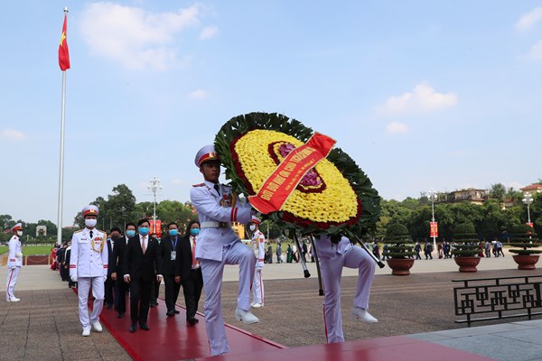 Thủ tướng: Con người, tri thức mới là nguồn tài nguyên quan trọng nhất - Anh 1