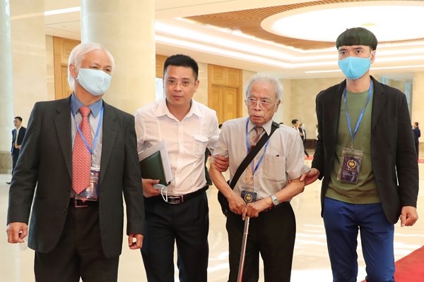 Thủ tướng: Con người, tri thức mới là nguồn tài nguyên quan trọng nhất - Anh 3