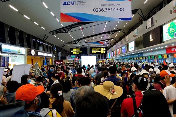 Khốn khổ vì hàng không “bắt phải bay” - Anh 1