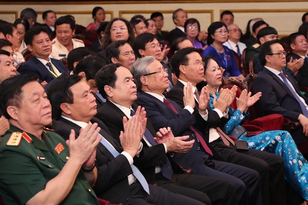Đội ngũ trí thức, nhà khoa học, văn nghệ sĩ vững mạnh là nâng tầm trí tuệ của dân tộc - Anh 1