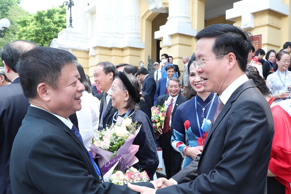 Đội ngũ trí thức, nhà khoa học, văn nghệ sĩ vững mạnh là nâng tầm trí tuệ của dân tộc - Anh 8
