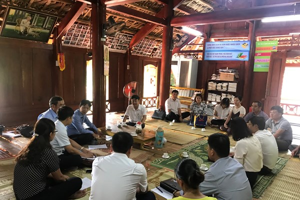 Kiểm tra thực hiện Phong trào TDĐKXDĐSVH tại Hòa Bình: Các giá trị văn hóa truyền thống là “điểm tựa” cho sự phát triển - Anh 3