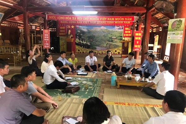 Kiểm tra thực hiện Phong trào TDĐKXDĐSVH tại Hòa Bình: Các giá trị văn hóa truyền thống là “điểm tựa” cho sự phát triển - Anh 4