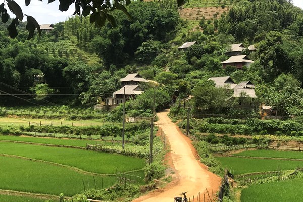 Kiểm tra thực hiện Phong trào TDĐKXDĐSVH tại Hòa Bình: Các giá trị văn hóa truyền thống là “điểm tựa” cho sự phát triển - Anh 6