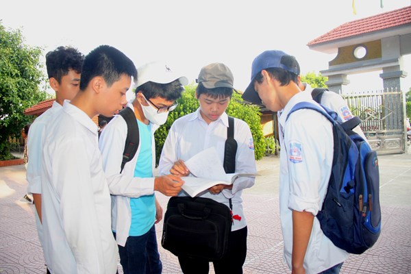 Hà Nội công bố điểm chuẩn vào lớp 10 công lập sớm hơn dự định - Anh 1