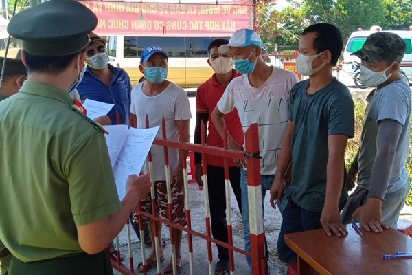 Kêu gọi bác sĩ về hưu, sinh viên y khoa hỗ trợ TP. Hội An chống dịch Covid-19 - Anh 2