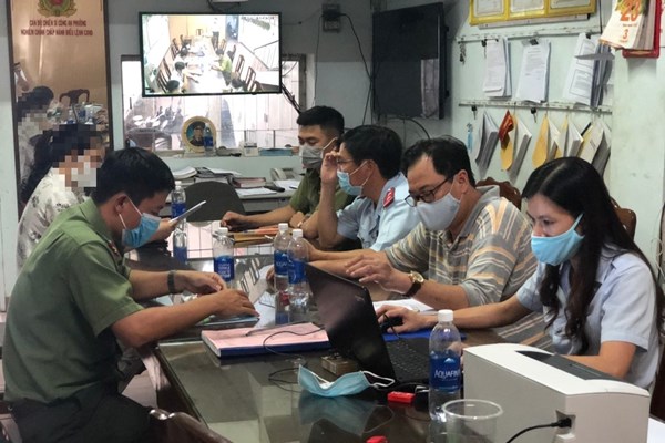 Đăng lịch trình của ca nghi nhiễm Covid-19 chưa được cơ quan chức năng công bố, một chủ tài khoản facebook bị phạt 7,5 triệu đồng - Anh 1