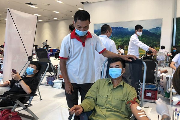 “Nhà không có của cải dồi dào nhưng… hỗ trợ máu thì luôn sẵn sàng!” - Anh 1