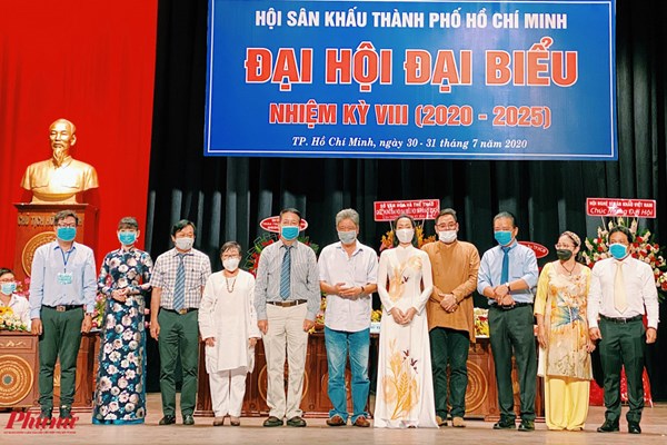 Sân khấu xã hội hóa lại “vò đầu bứt tai” - Anh 1