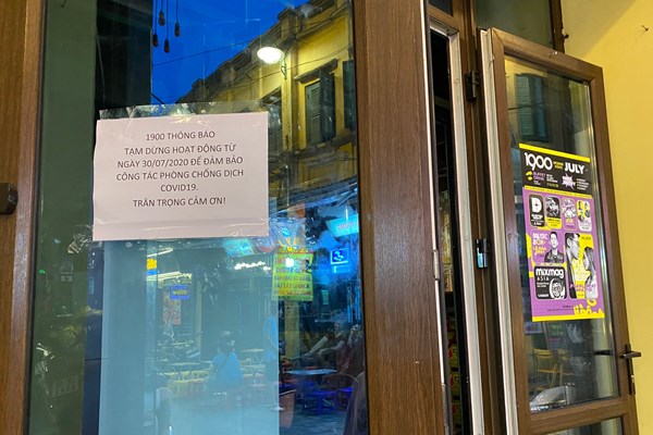 Hà Nội: Quán bia đông nghịt, tâm  lý chủ quan vẫn còn hiện hữu trong cộng đồng - Anh 10