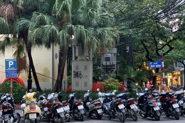 Hà Nội: Quán bia đông nghịt, tâm  lý chủ quan vẫn còn hiện hữu trong cộng đồng - Anh 5