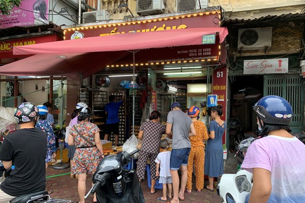 Hà Nội: Quán bia đông nghịt, tâm  lý chủ quan vẫn còn hiện hữu trong cộng đồng - Anh 8