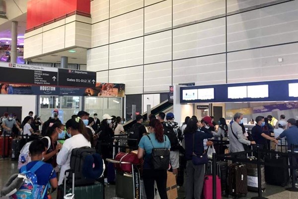 347 công dân Việt Nam từ Houston về nước an toàn - Anh 2