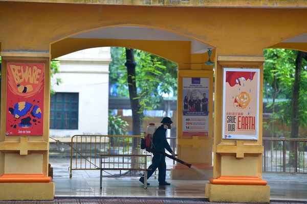 Hà Nội: Nhiều trường phun khử khuẩn chuẩn bị sẵn sàng cho kỳ thi THPT 2020 - Anh 10