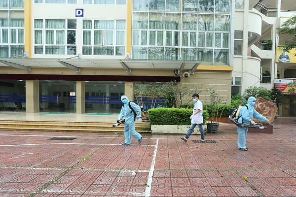 Hà Nội: Nhiều trường phun khử khuẩn chuẩn bị sẵn sàng cho kỳ thi THPT 2020 - Anh 2