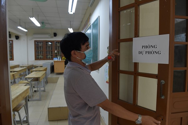 Hà Nội: Nhiều trường phun khử khuẩn chuẩn bị sẵn sàng cho kỳ thi THPT 2020 - Anh 4