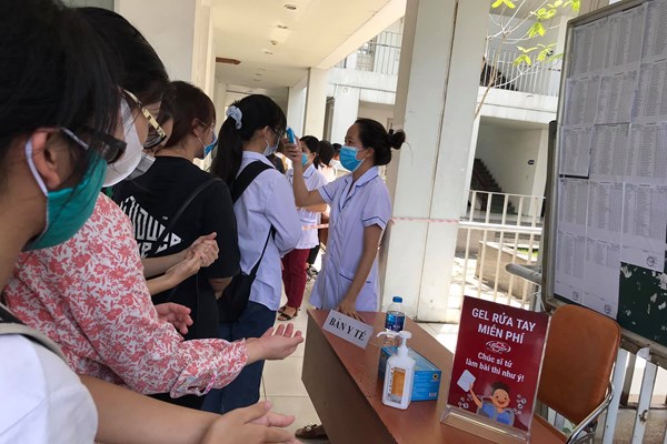 Hà Nội: Chuyển 1 điểm thi tốt nghiệp THPT do có giáo viên là F1 - Anh 1
