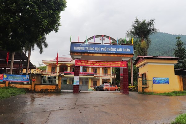 Yên Bái: Đưa thí sinh đến nội trú tại điểm thi để phòng tránh bão lũ - Anh 2