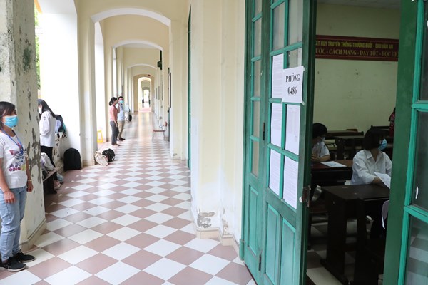 Sáng nay, hơn 860.000 thí sinh dự thi môn Ngữ văn, kỳ thi tốt nghiệp THPT - Anh 10