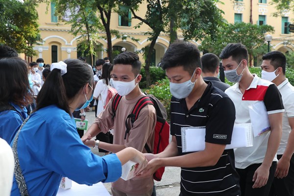 Sáng nay, hơn 860.000 thí sinh dự thi môn Ngữ văn, kỳ thi tốt nghiệp THPT - Anh 4