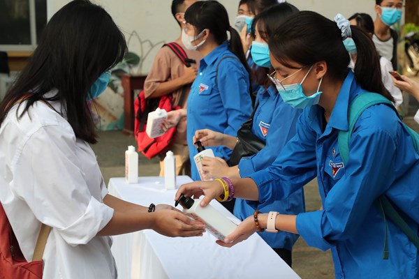 Sáng nay, hơn 860.000 thí sinh dự thi môn Ngữ văn, kỳ thi tốt nghiệp THPT - Anh 3