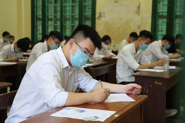 Sáng nay, hơn 860.000 thí sinh dự thi môn Ngữ văn, kỳ thi tốt nghiệp THPT - Anh 8