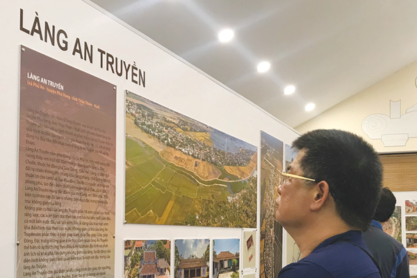 Triển lãm đặc biệt về kiến trúc làng Việt cổ - Anh 1