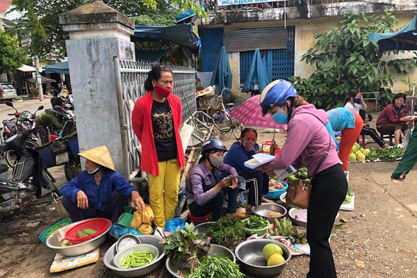 Đi từng ngõ, tiếp tế từng nhà... - Anh 2