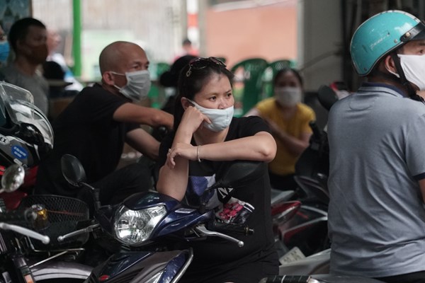 Những người hùng thầm lặng đảm bảo an toàn cho kỳ thi tốt nghiệp THPT 2020 - Anh 10