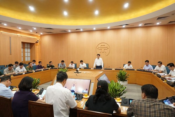 Hà Nội: Phát hiện 2 trường hợp từ Đà Nẵng về có biểu hiện sốt, đau họng - Anh 1