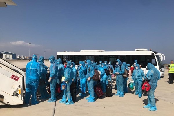 Hơn 270 công dân Việt Nam từ Cộng hòa Cyprus và Saudi Arabia về nước an toàn - Anh 1