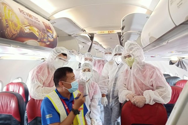 Vietjet thực hiện chuyến bay hỗ trợ hành khách mắc kẹt tại Đà Nẵng về Hà Nội, TP.HCM - Anh 1