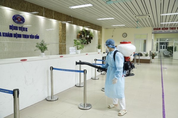 Xét nghiệm sớm SARS-CoV-2 đối với người bệnh, nhân viên y tế có biểu hiện nghi ngờ - Anh 1